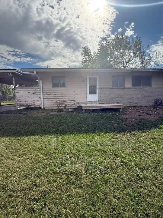 2 Bed 1 Bath Modern Contemporary Residence in Topeka, KS - 1