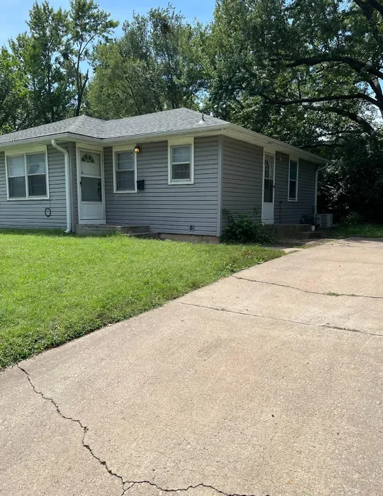 2 Bed 1 Bath Modern Contemporary Residence in Topeka, KS - 2