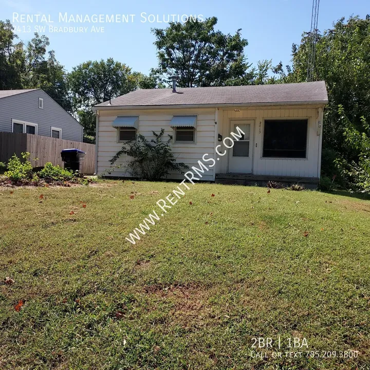2 Bed 1 Bath Modern Contemporary Residence in Topeka, KS