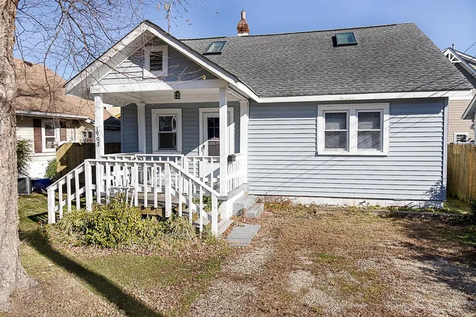 2 Bed 1 Bath Modern Contemporary Residence in Virginia Beach, VA