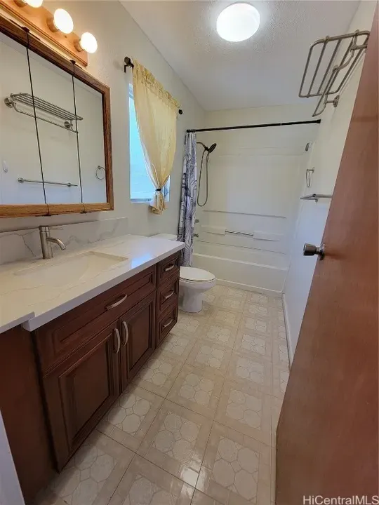 2 Bed 1 Bath Multi-Unit Residential Property in Honolulu, HI - 5
