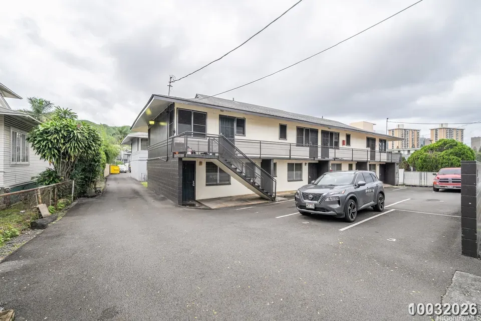 2 Bed 1 Bath Multi-Unit Residential Property in Honolulu, HI - 1