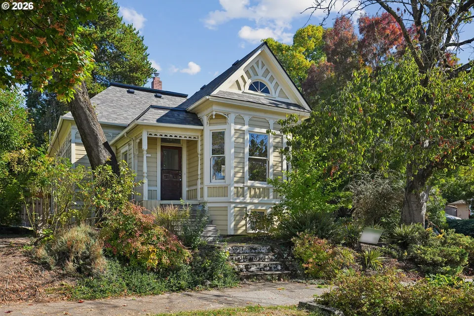 2 Bed 1 Bath Classic Historic Era Home in Portland, OR