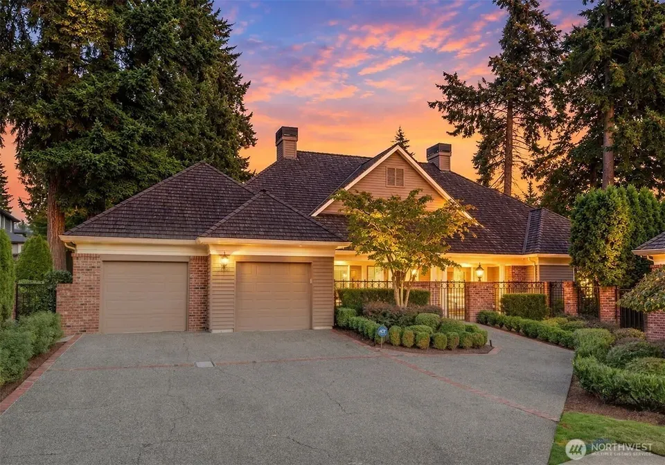 2 Bed 1 Bath Traditional Suburban Family Home in Bellevue, WA