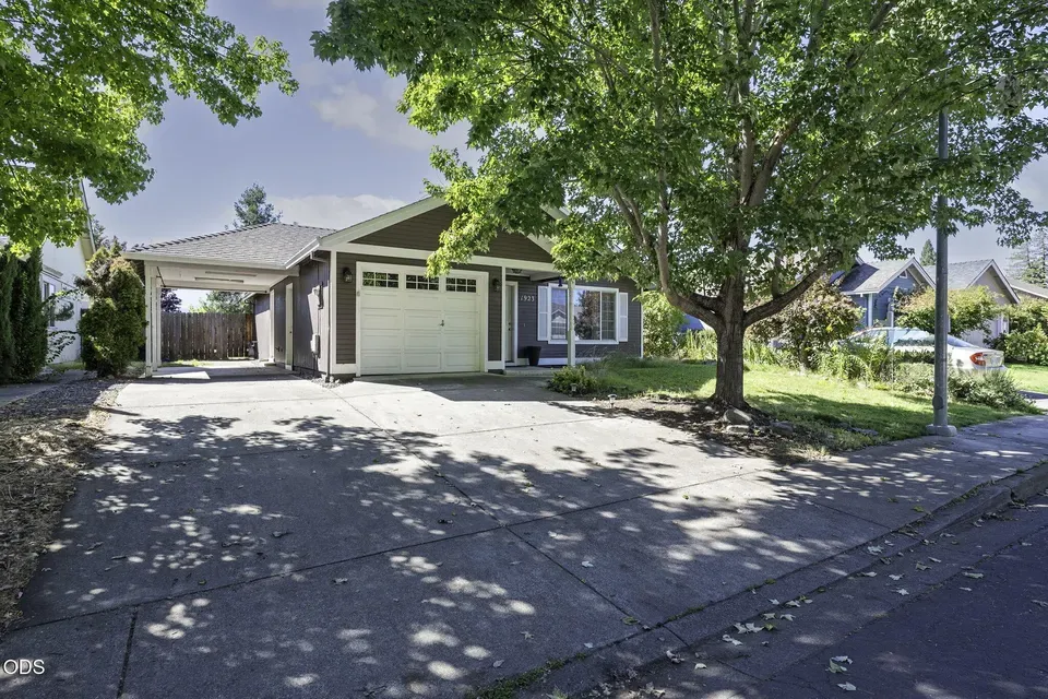 2 Bed 1 Bath Traditional Suburban Family Home in Medford, OR - 1