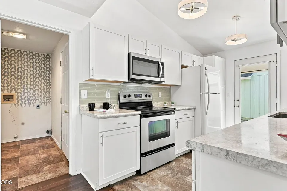 2 Bed 1 Bath Traditional Suburban Family Home in Medford, OR - 4