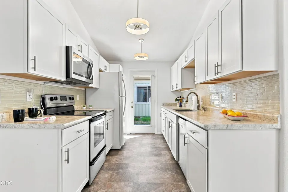 2 Bed 1 Bath Traditional Suburban Family Home in Medford, OR - 5