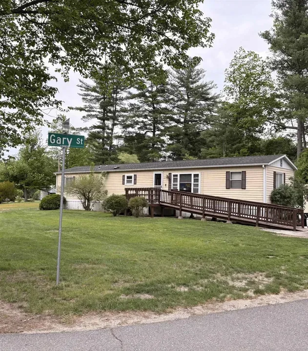 2 Bed 1 Bath Traditional Suburban Family Home in Nashua, NH - 1