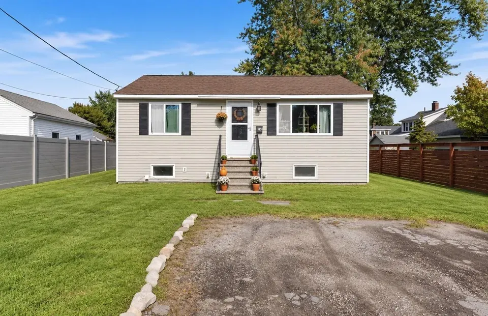 2 Bed 1 Bath Traditional Suburban Family Home in Portland, ME - 1