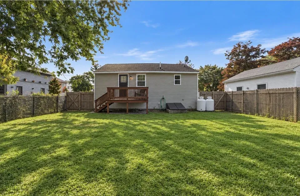 2 Bed 1 Bath Traditional Suburban Family Home in Portland, ME - 5