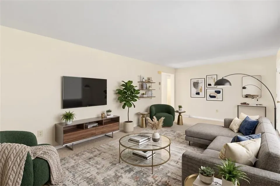 2 Bed 1 Bath Traditional Suburban Family Home in Warwick, RI