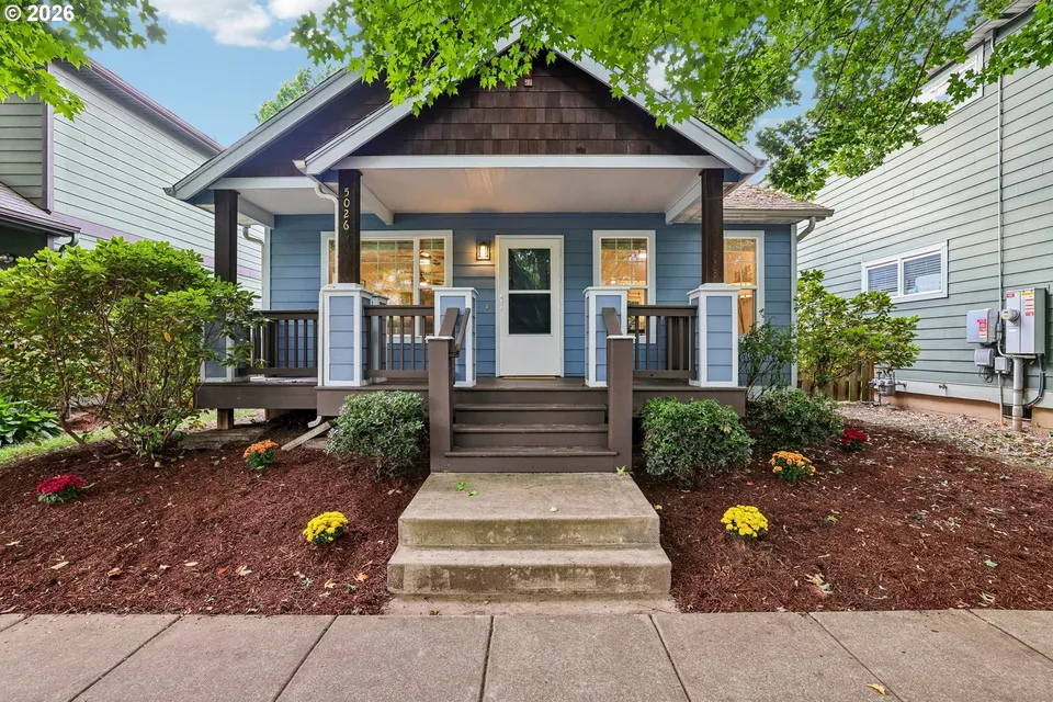2 Bed 1 Bath Established Contemporary Home in Portland, OR