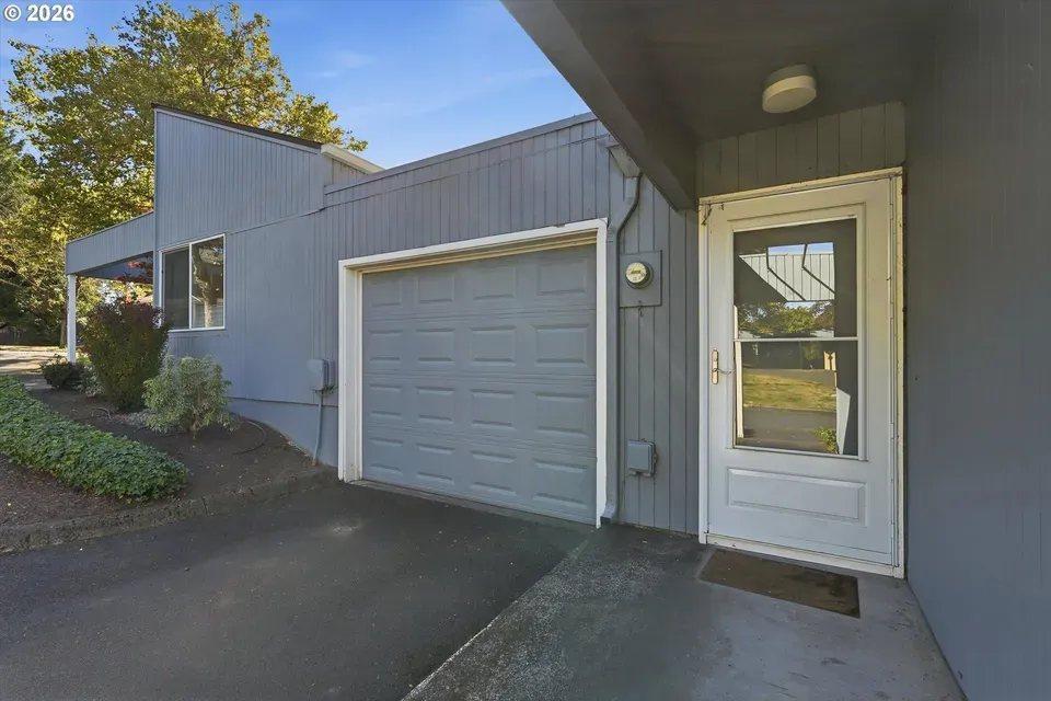 2 Bed 1 Bath Urban Residential Condo in Beaverton, OR - 4