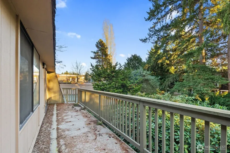 2 Bed 1 Bath Urban Residential Condo in Bellevue, WA