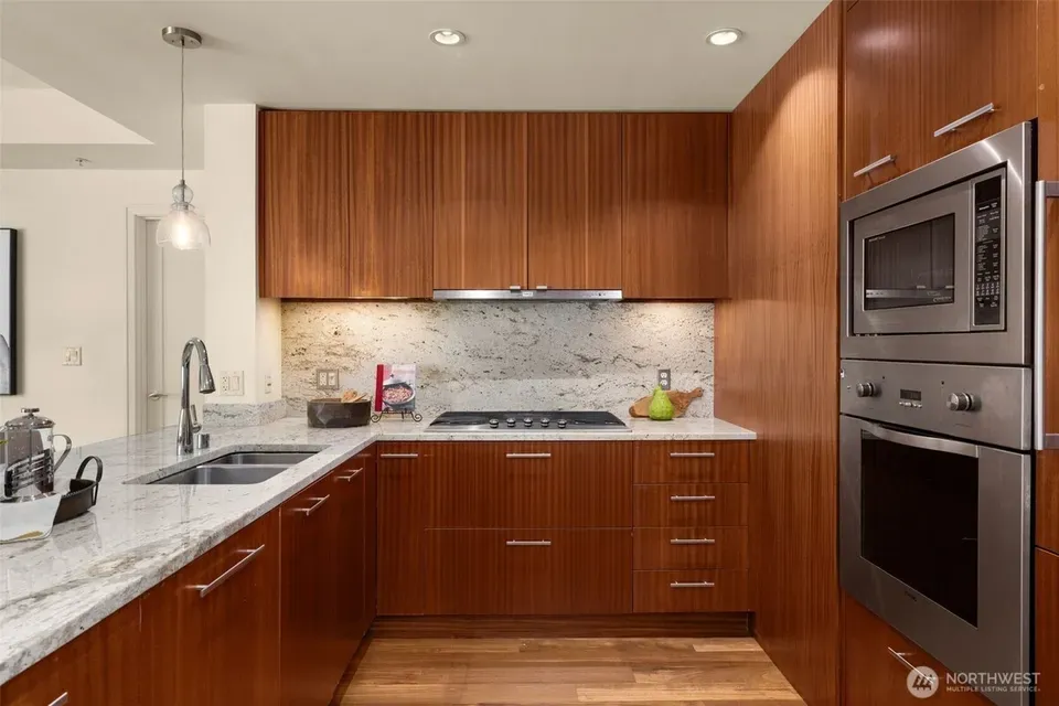 2 Bed 1 Bath Urban Residential Condo in Bellevue, WA - 4