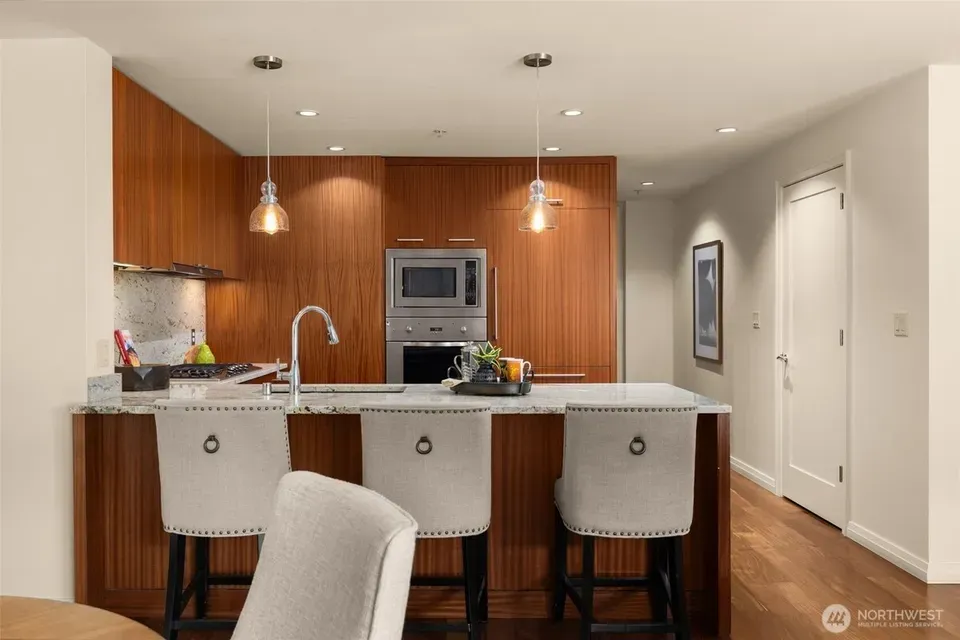 2 Bed 1 Bath Urban Residential Condo in Bellevue, WA - 5