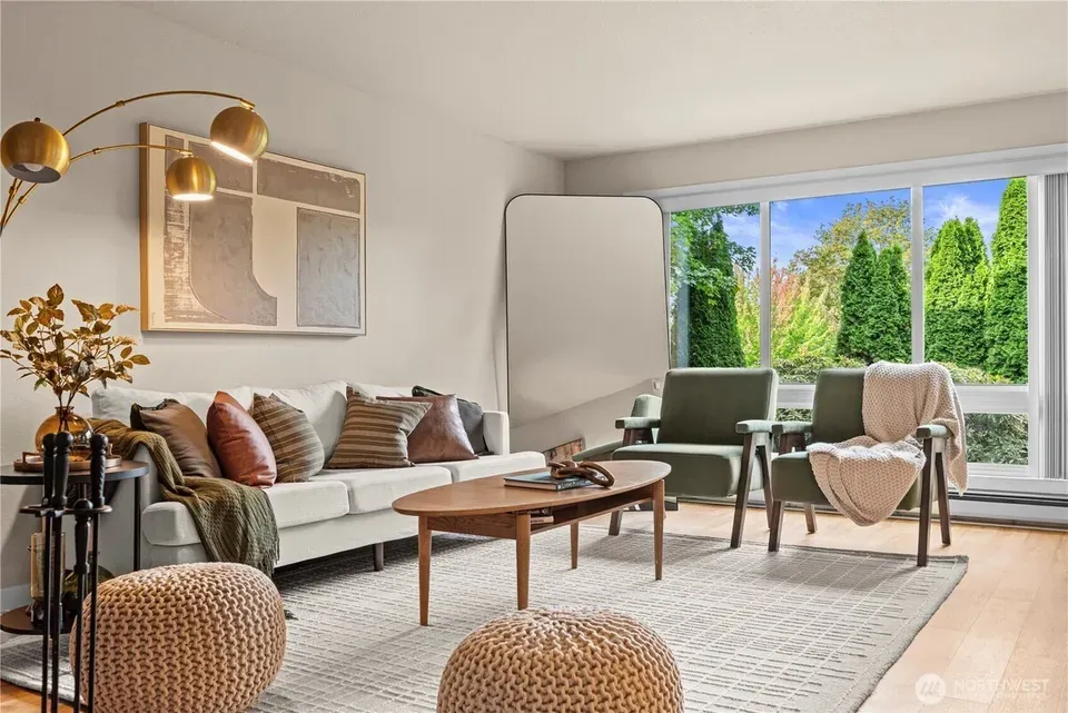 2 Bed 1 Bath Urban Residential Condo in Bellevue, WA