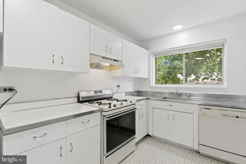 2 Bed 1 Bath Urban Residential Condo in Bethesda, MD - 3