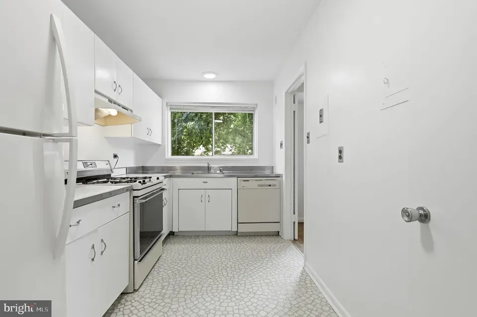 2 Bed 1 Bath Urban Residential Condo in Bethesda, MD - 4