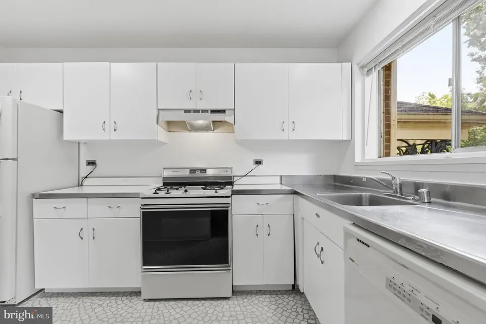 2 Bed 1 Bath Urban Residential Condo in Bethesda, MD - 5
