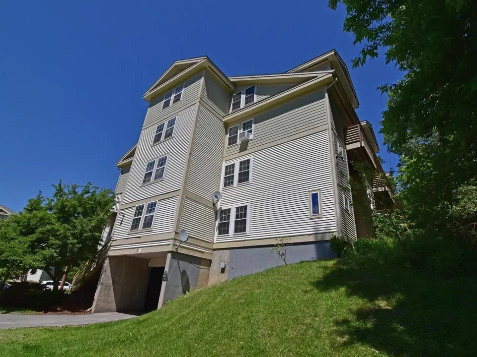 2 Bed 1 Bath Urban Residential Condo in Burlington, VT - 5