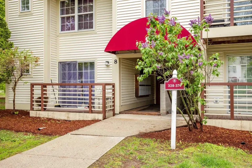 2 Bed 1 Bath Urban Residential Condo in Burlington, VT - 5