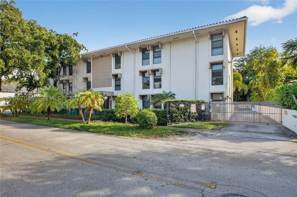 2 Bed 1 Bath Urban Residential Condo in Coral Gables, FL - 2