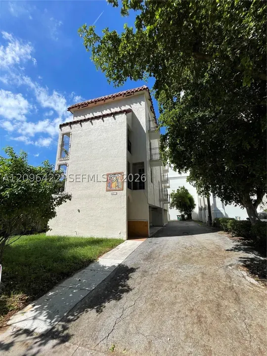 2 Bed 1 Bath Urban Residential Condo in Coral Gables, FL