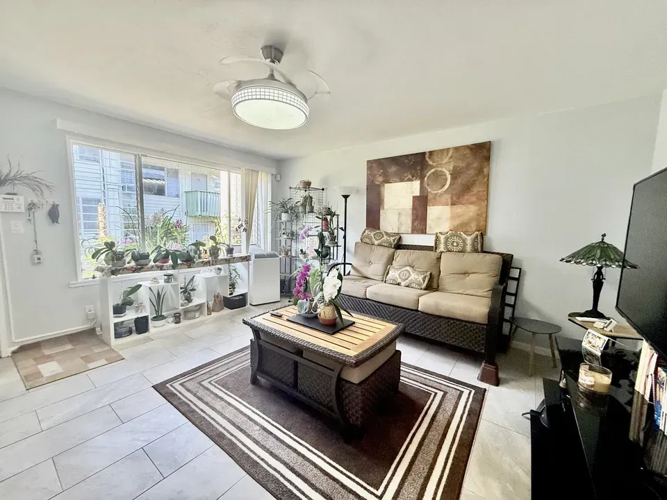 2 Bed 1 Bath Urban Residential Condo in Hilo, HI