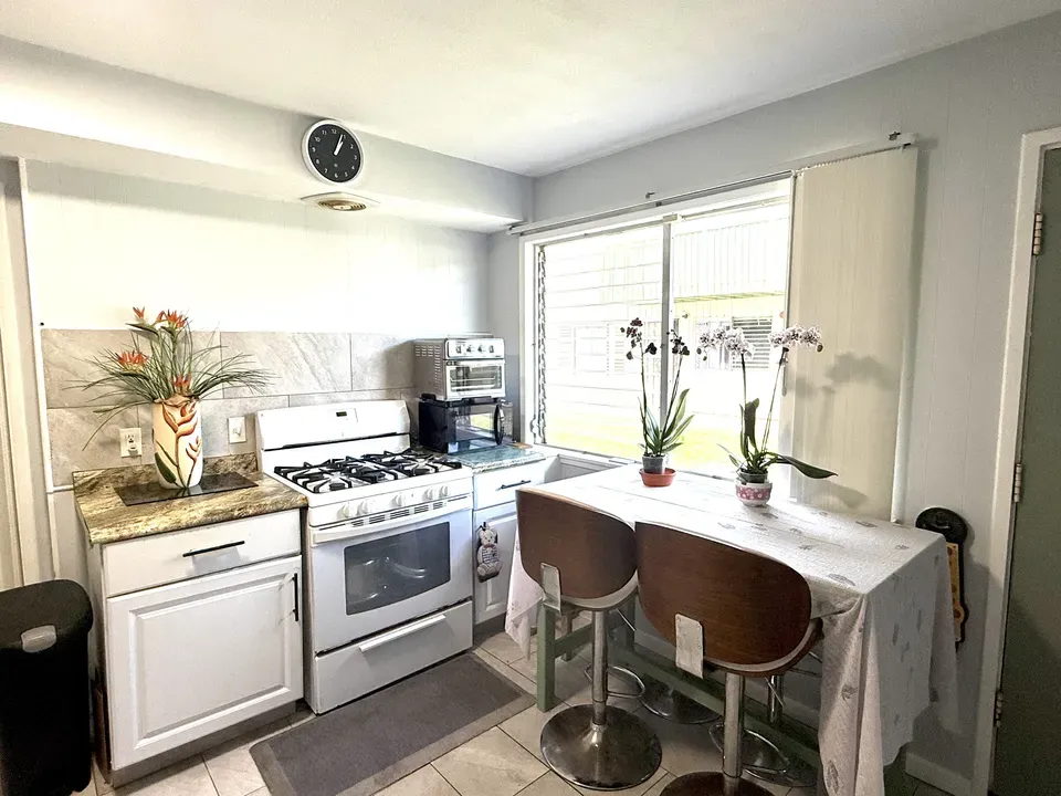 2 Bed 1 Bath Urban Residential Condo in Hilo, HI - 5
