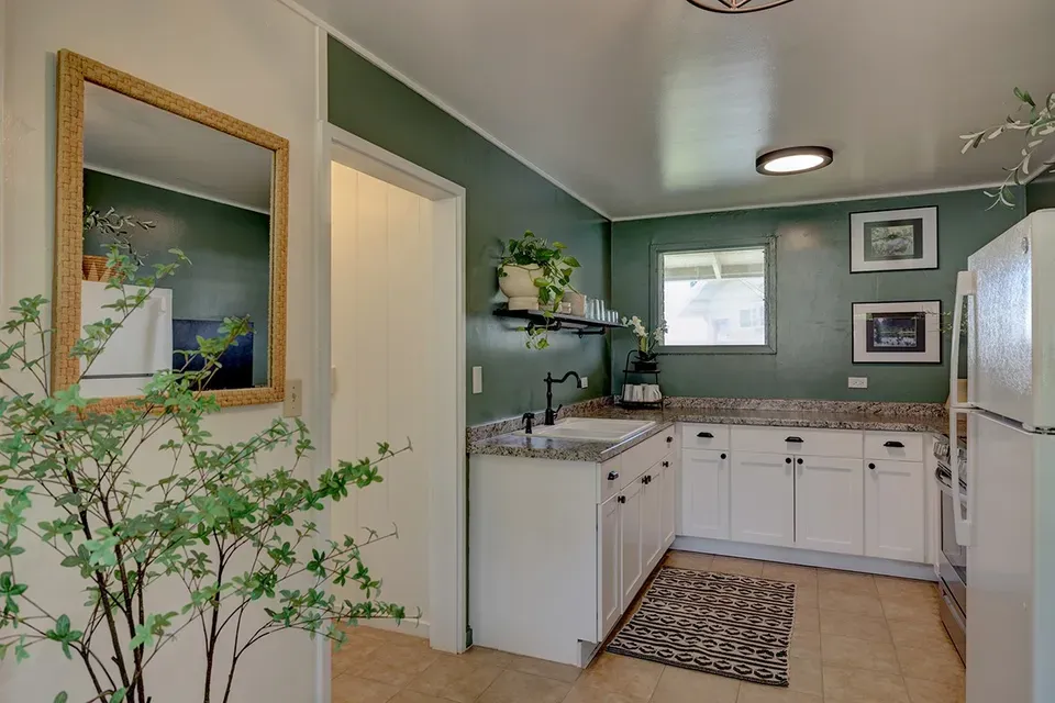 2 Bed 1 Bath Urban Residential Condo in Hilo, HI - 2