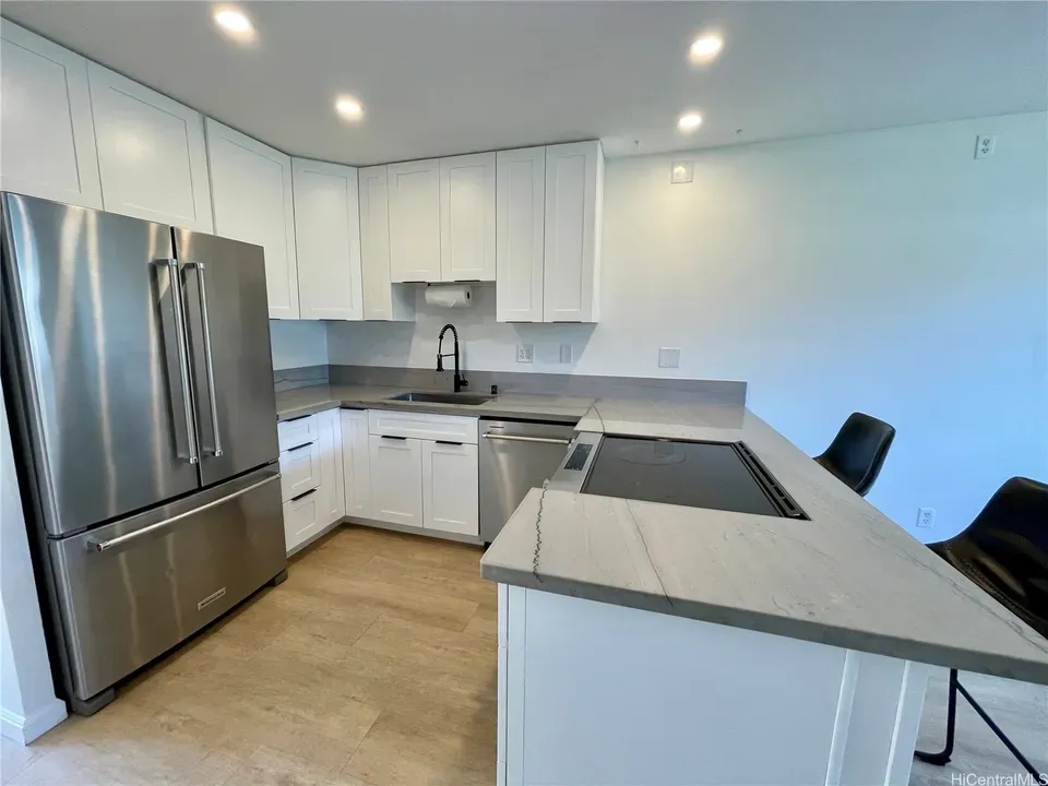 2 Bed 1 Bath Urban Residential Condo in Kailua, HI