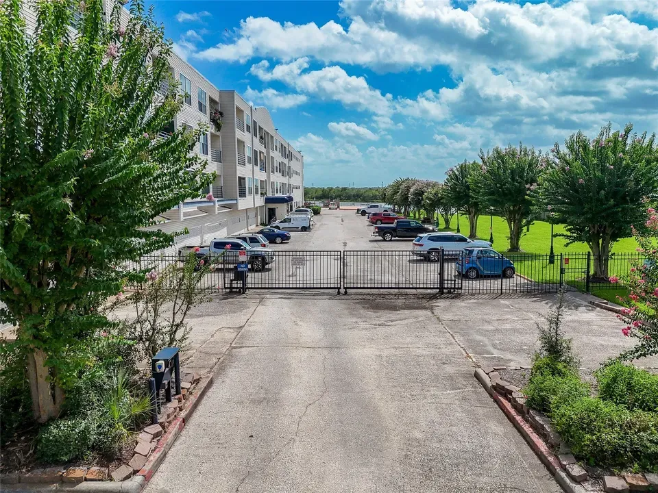 2 Bed 1 Bath Urban Residential Condo in League City, TX - 2