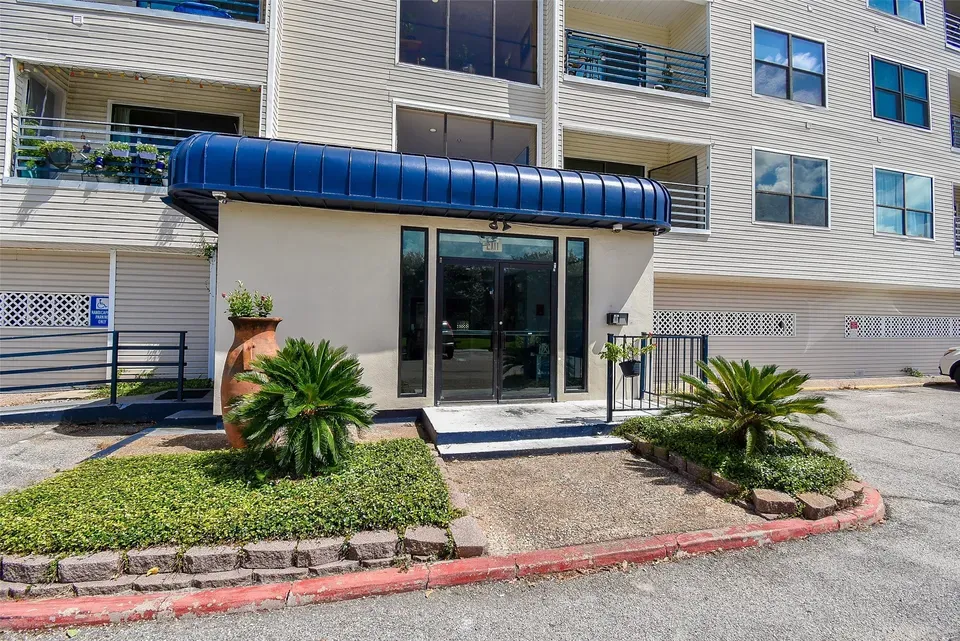 2 Bed 1 Bath Urban Residential Condo in League City, TX - 3