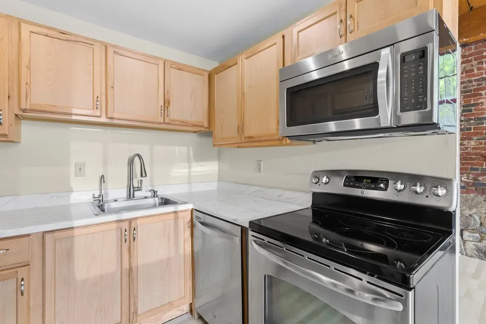 2 Bed 1 Bath Urban Residential Condo in Manchester, NH - 3
