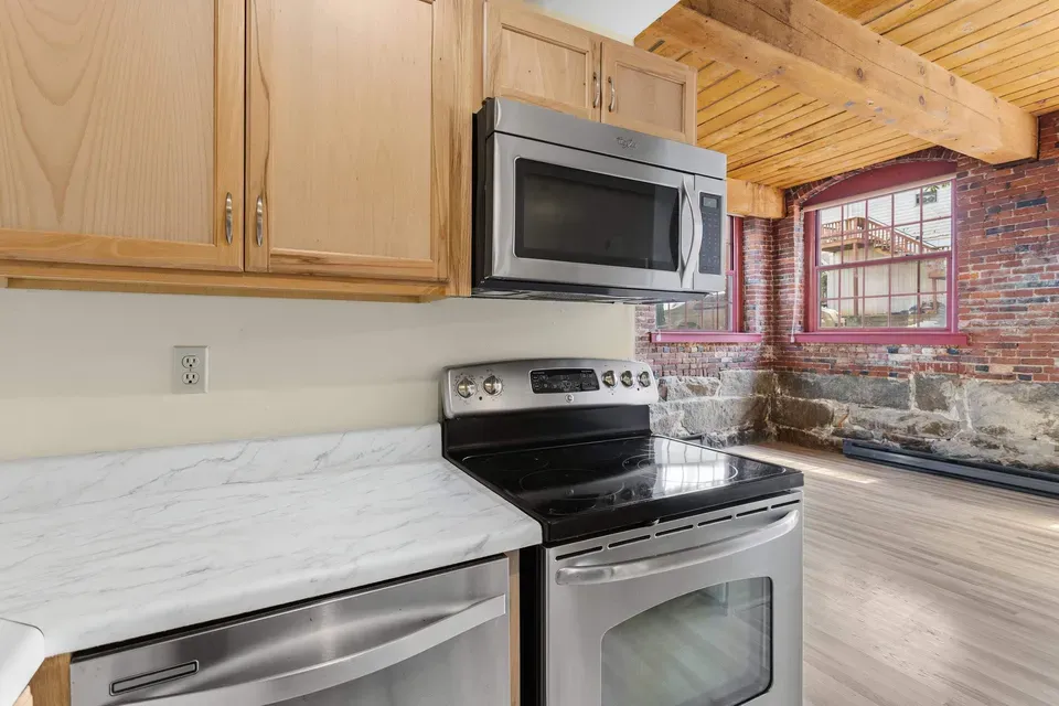 2 Bed 1 Bath Urban Residential Condo in Manchester, NH - 4