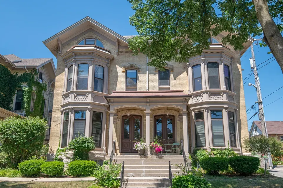 2 Bed 1 Bath Urban Residential Condo in Milwaukee, WI