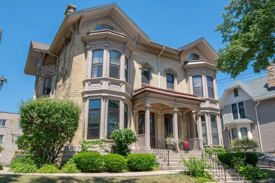 2 Bed 1 Bath Urban Residential Condo in Milwaukee, WI - 4