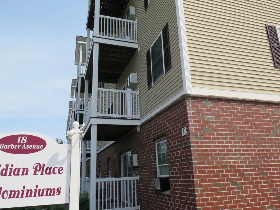 2 Bed 1 Bath Urban Residential Condo in Nashua, NH - 3