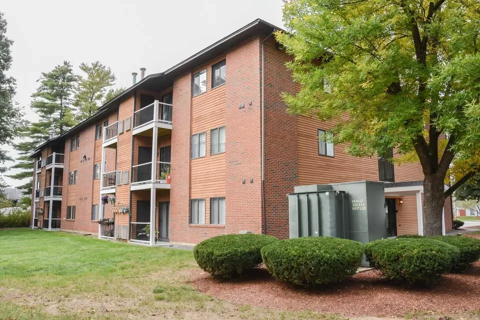 2 Bed 1 Bath Urban Residential Condo in Nashua, NH