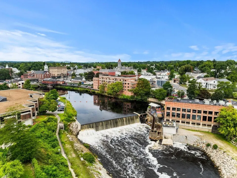 2 Bed 1 Bath Urban Residential Condo in Nashua, NH