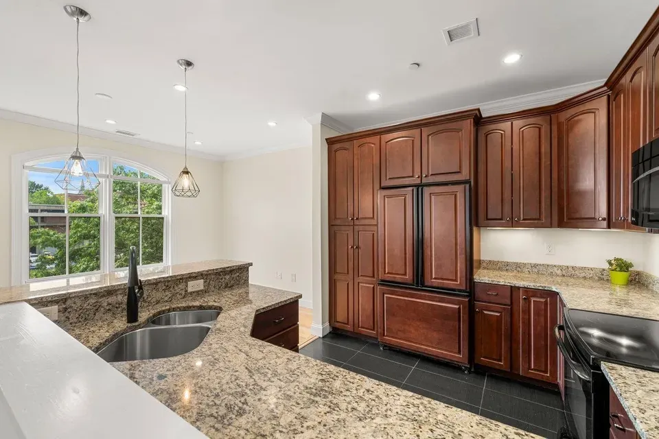 2 Bed 1 Bath Urban Residential Condo in Nashua, NH - 2