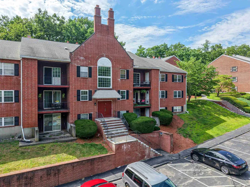 2 Bed 1 Bath Urban Residential Condo in Nashua, NH