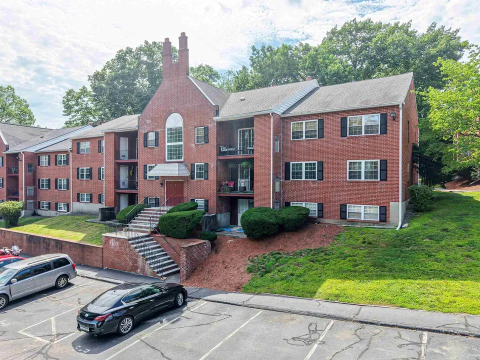 2 Bed 1 Bath Urban Residential Condo in Nashua, NH - 2
