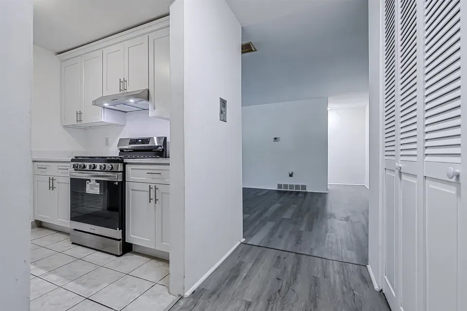2 Bed 1 Bath Urban Residential Condo in Nashua, NH - 4