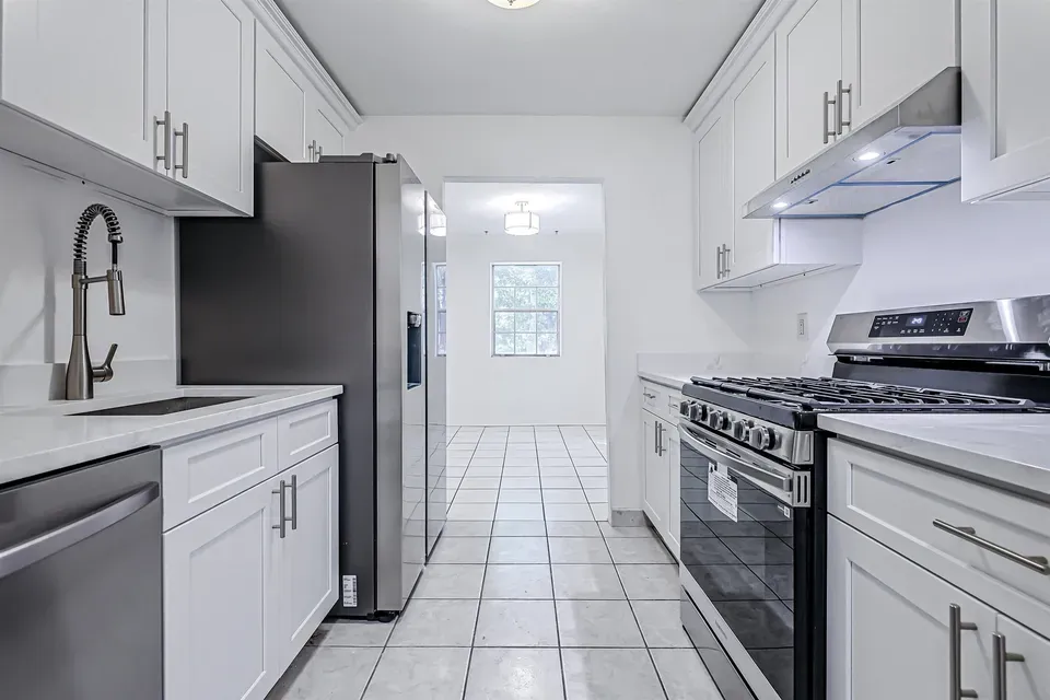 2 Bed 1 Bath Urban Residential Condo in Nashua, NH - 5