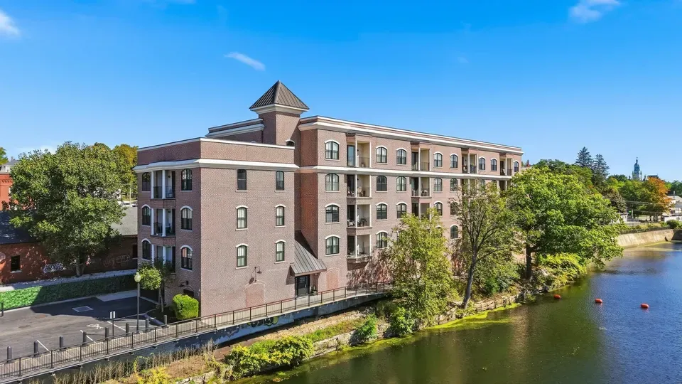 2 Bed 1 Bath Urban Residential Condo in Nashua, NH - 1