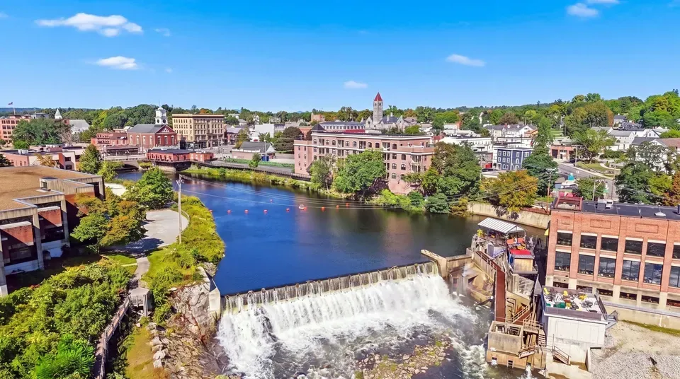 2 Bed 1 Bath Urban Residential Condo in Nashua, NH - 2