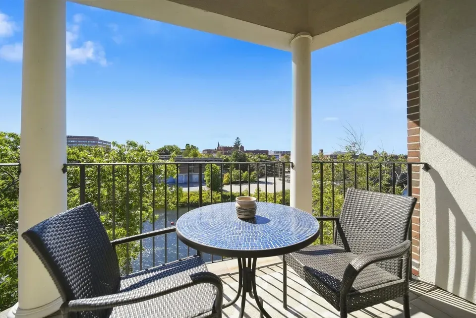 2 Bed 1 Bath Urban Residential Condo in Nashua, NH - 4