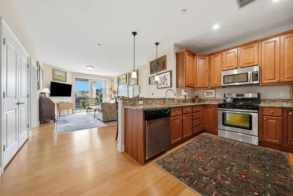 2 Bed 1 Bath Urban Residential Condo in Nashua, NH - 5